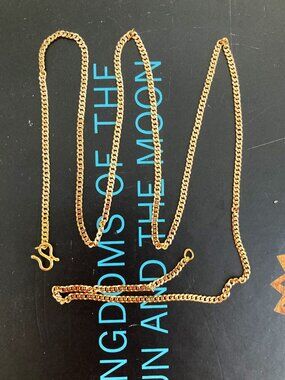 Gorgeous curb link chain in 10k gold
